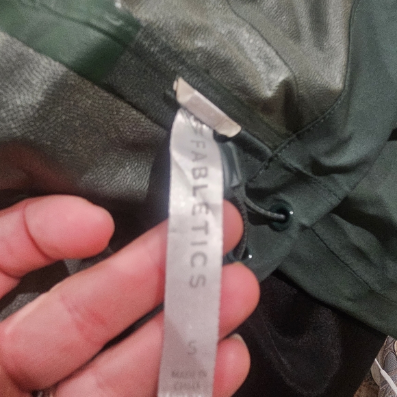FABLETICS Cropped Hooded Jacket – Green | Lightweight Performance Layer. Small - Picture 7 of 16